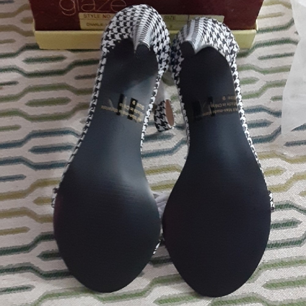 Glaze Black and White Houndstooth Heels - Picture 3 of 8